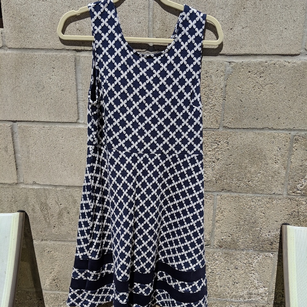NWT Patterned Ladies Dress - Picture 4 of 6